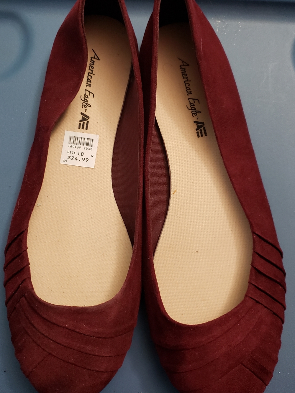 American Eagle Outfitters Women's Wine Suede Flats Never Worn
